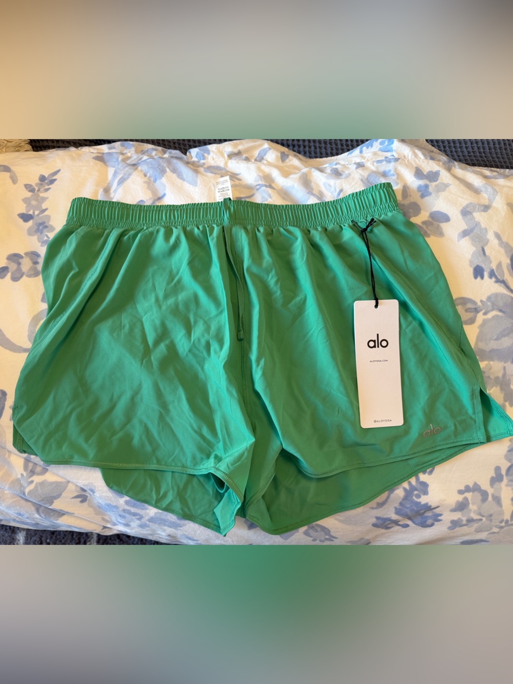 ALO Yoga Green Women’s Stride Shorts